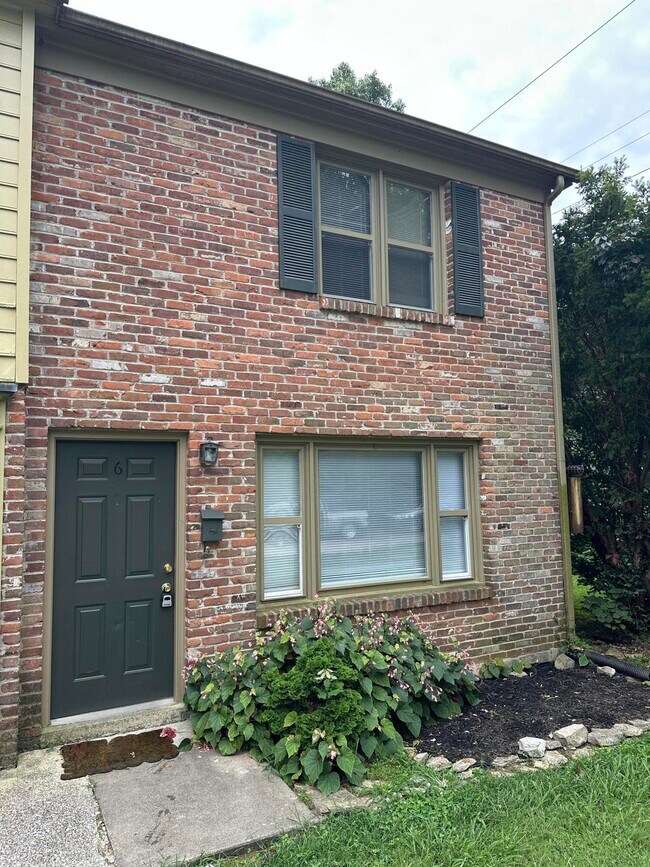 Building Photo - 1104 Collins Ln
