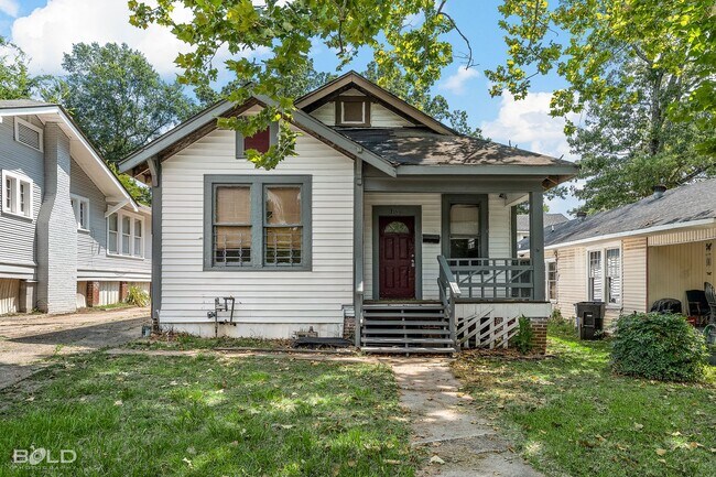 Building Photo - 315 Robinson Pl