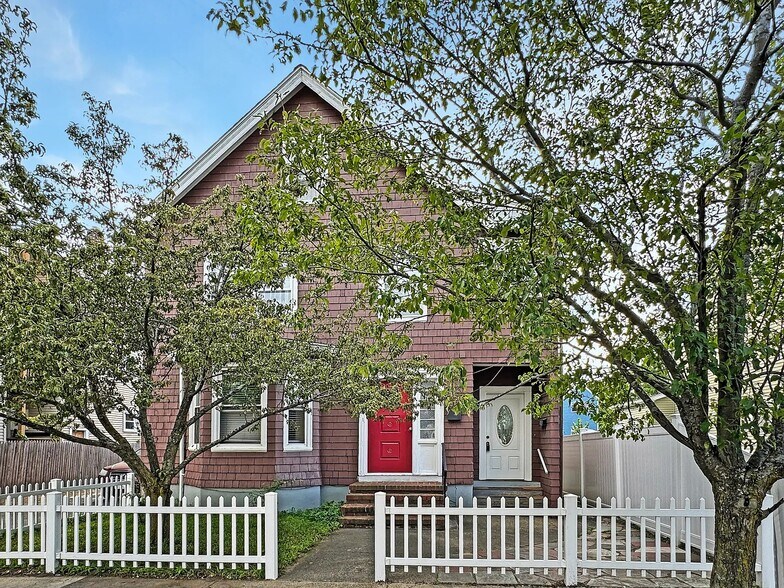 Building Photo - 82 Florence St