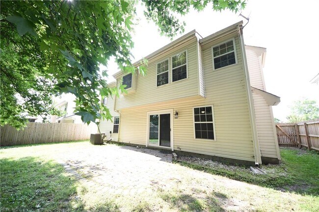 Building Photo - 1109 Lady Ashley Dr