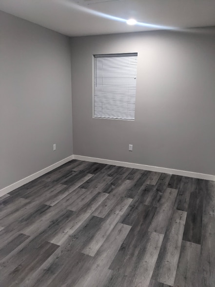 Building Photo - 2521 Victorian Alley