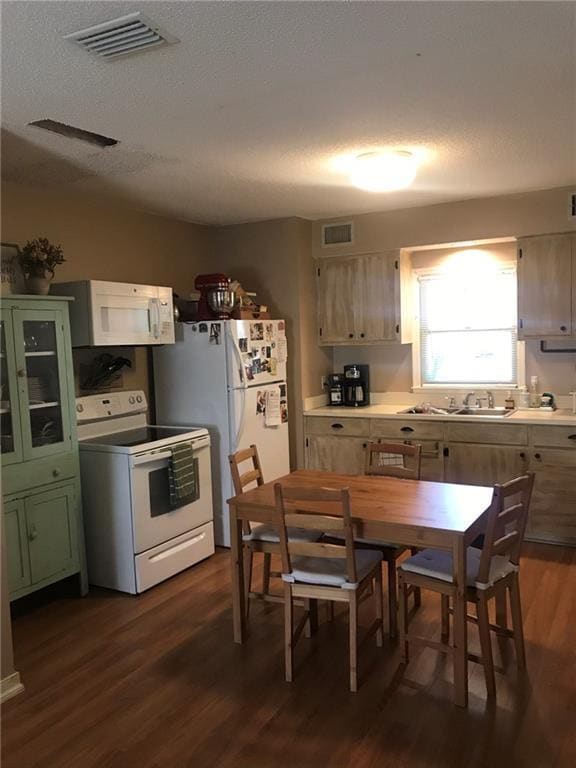 Building Photo - 1904 Holly Ave