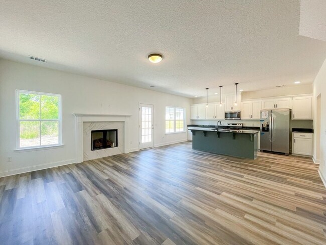 Building Photo - 549 Meloney Dr