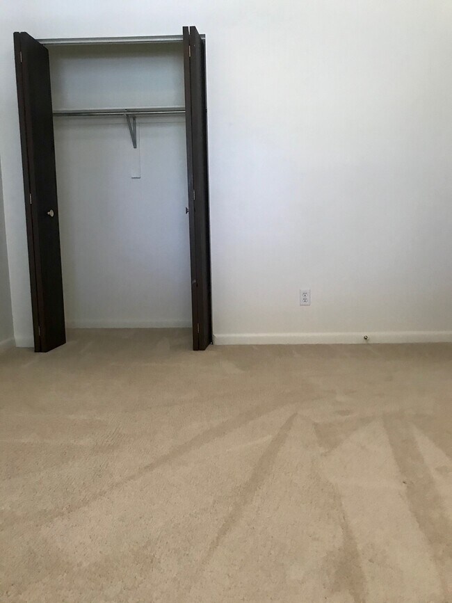 Building Photo - 2141-2128 28th Ave Ct