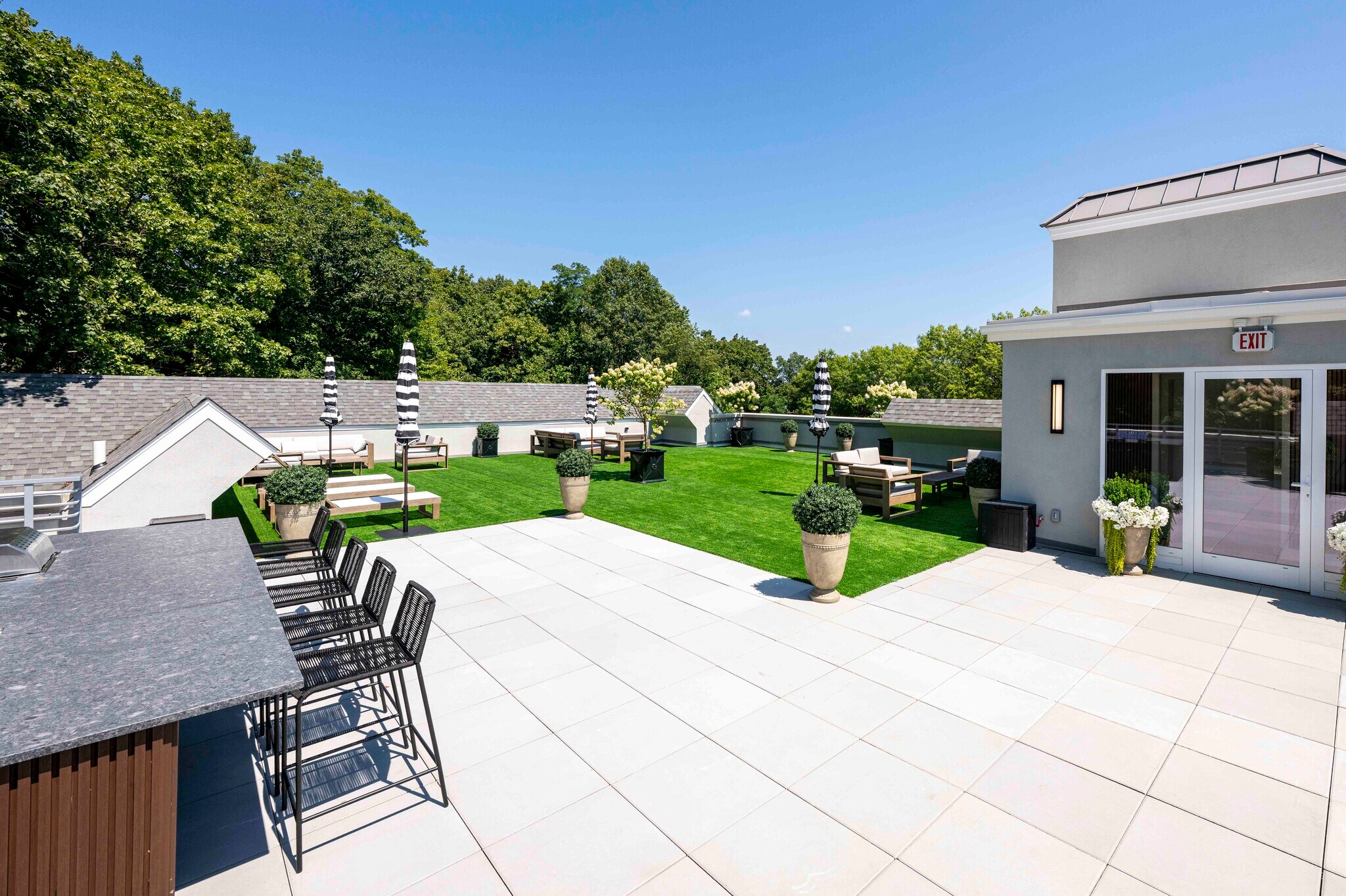 Building Photo - 100 E Putnam Ave