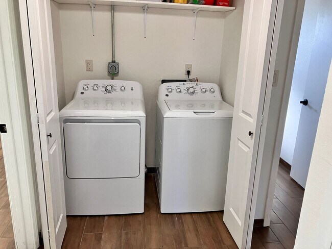 Building Photo - Newly Renovated Close to Intel