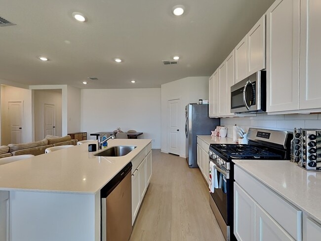 Building Photo - 2605 Conroe Rd