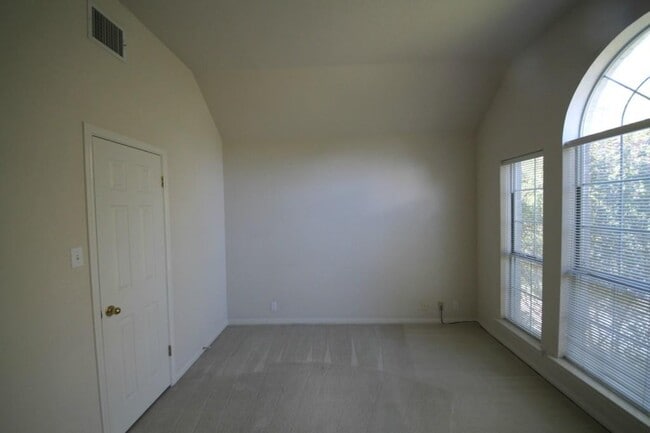 Building Photo - 10225 Open Gate Dr