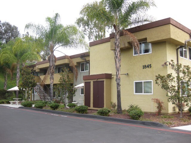 Building Photo - 1845 Bayview Heights Dr