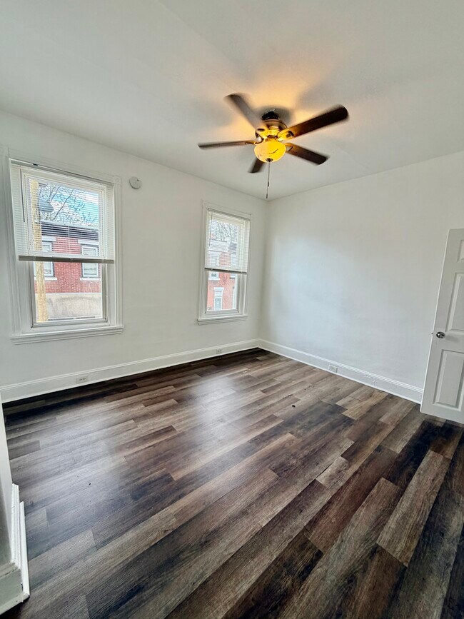 Building Photo - 5023 Tacoma St