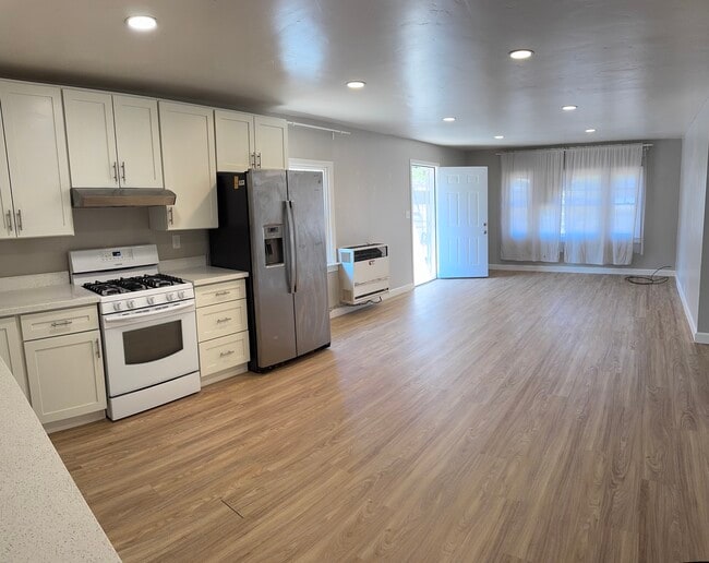 Building Photo - 6339 10th Ave