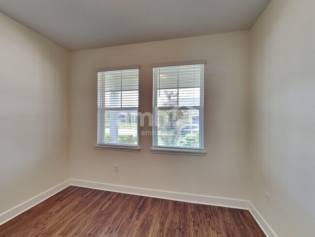 Building Photo - 413 Pine Terrace Dr