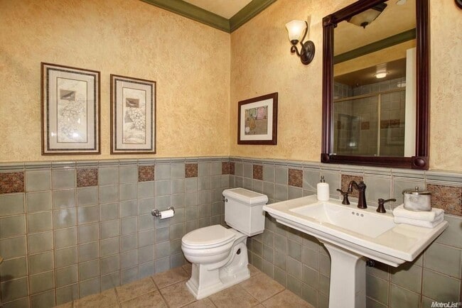 Building Photo - Absolutely Stunning Home in Fabulous Pavil...