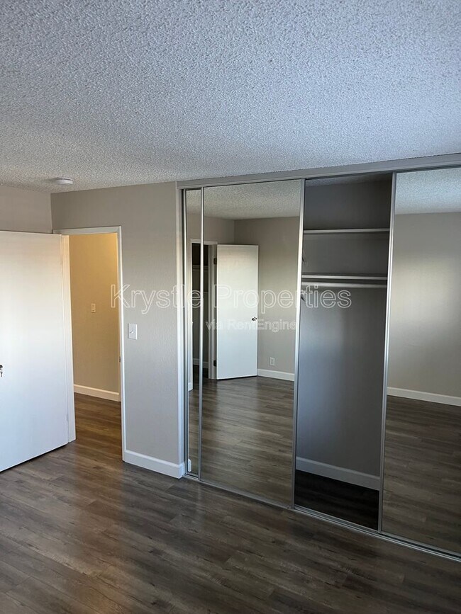 Building Photo - 1060 Oak Grove Rd