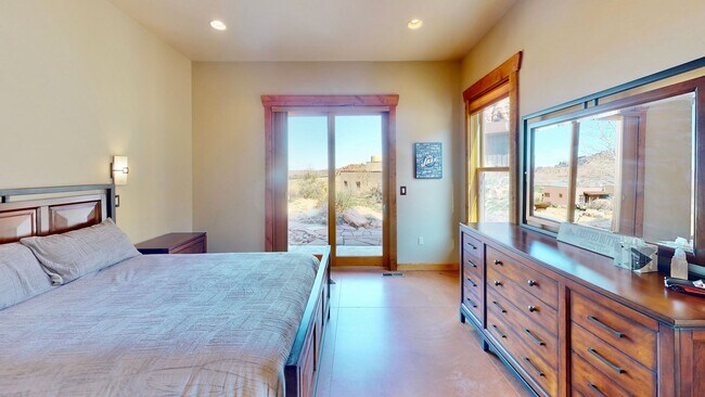 Building Photo - Luxurious and comfortable living experience