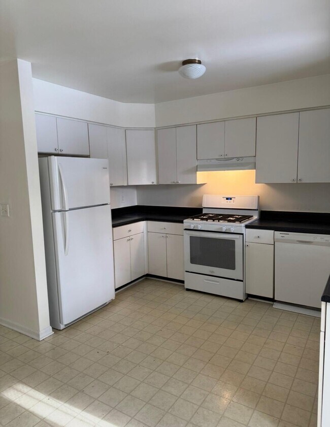 Building Photo - 33736 Hathaway