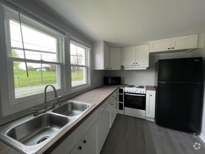 Building Photo - Freshly Renovated Studio Apartment - water...
