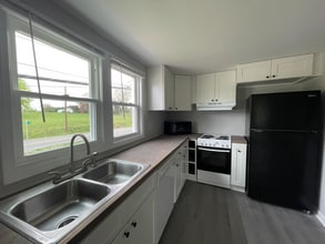 Building Photo - Freshly Renovated Studio Apartment - water...
