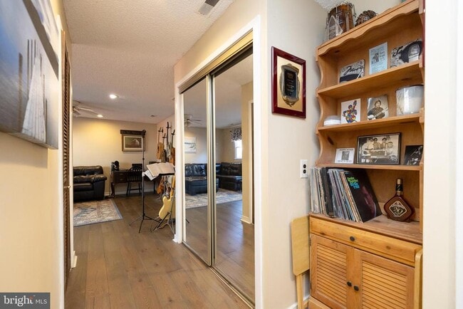 Building Photo - 46 Roosevelt Ave