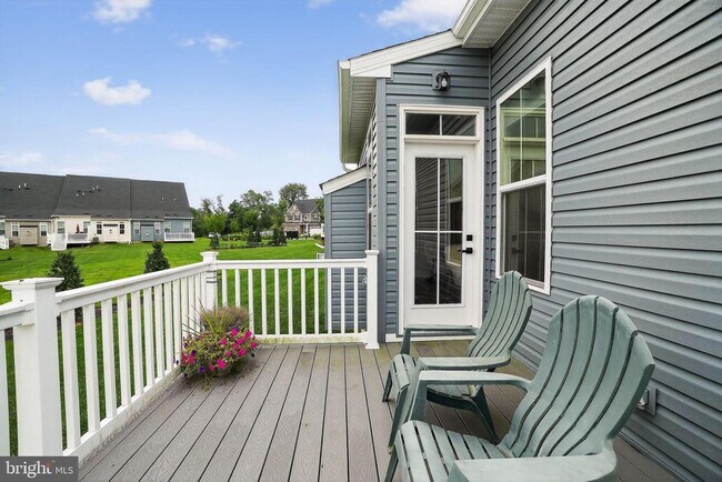 Building Photo - 701 Cascade Way