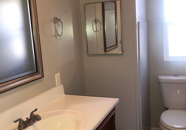 Building Photo - Great New Kingman 2+2 Split Floor plan!