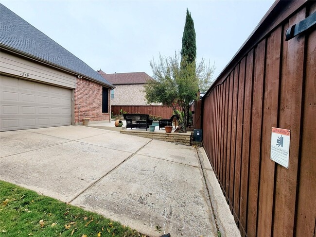 Building Photo - 1319 San Andres Dr
