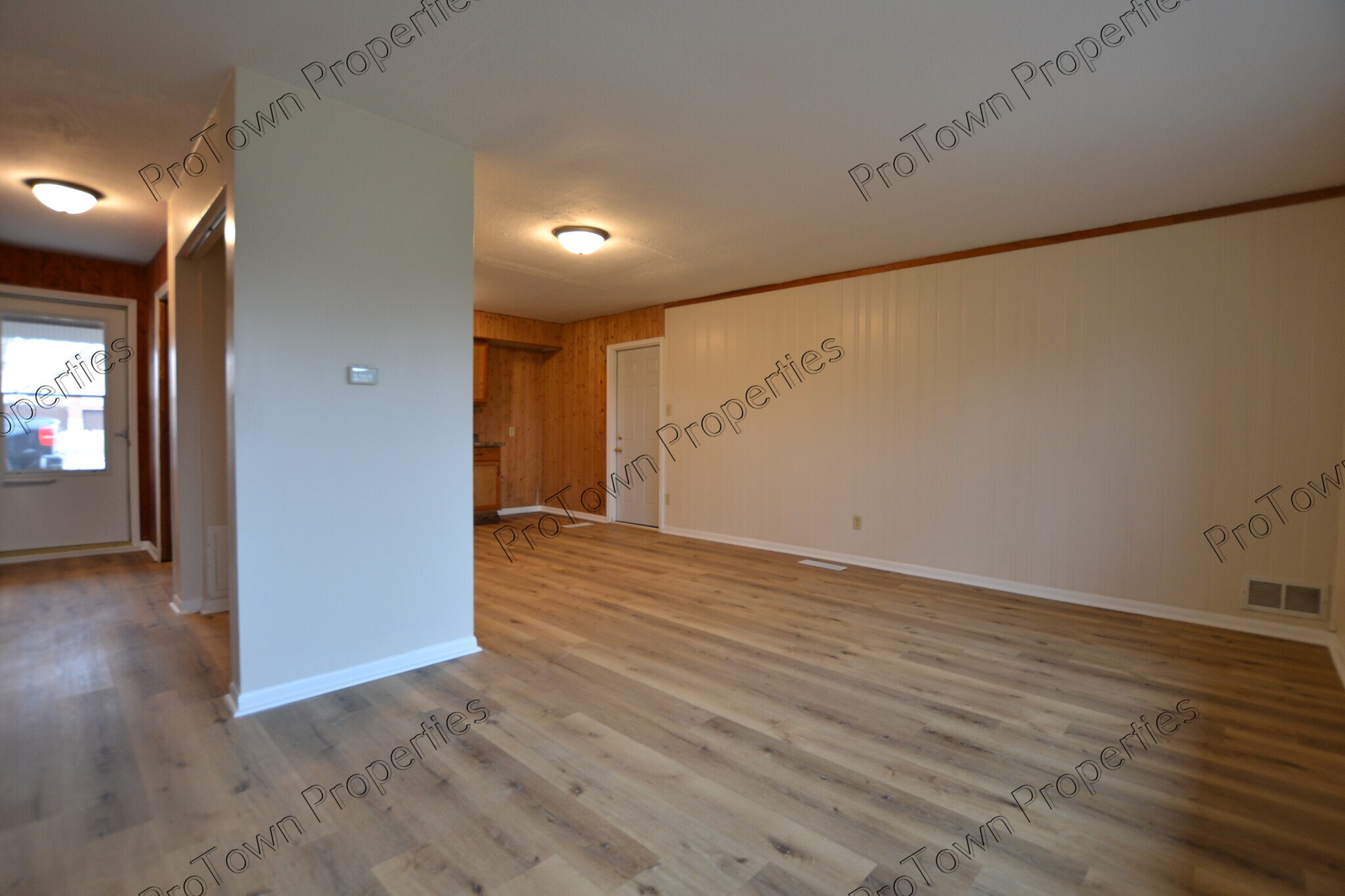 Building Photo - 16 S Hammes Ave