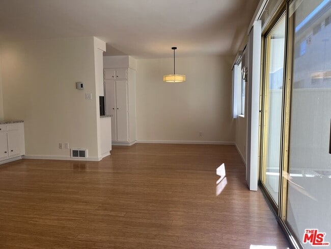 Building Photo - 11937 Darlington Ave