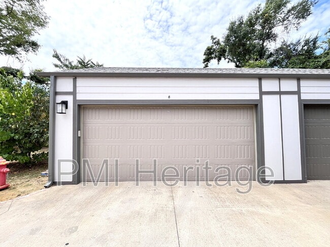 Building Photo - 418 NW Retreat Ln