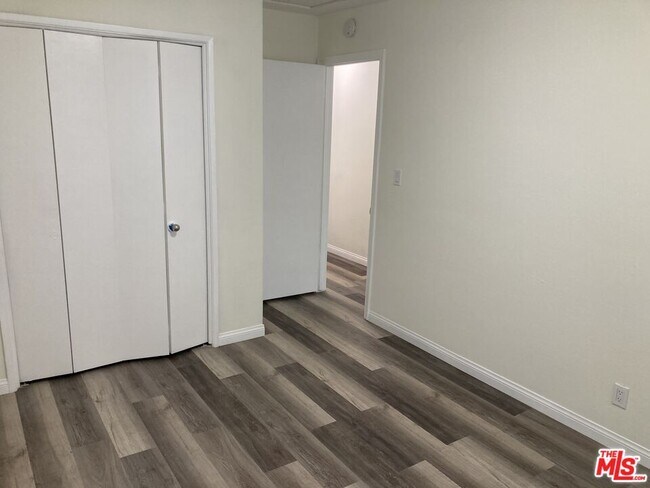 Building Photo - 309 E Cypress St