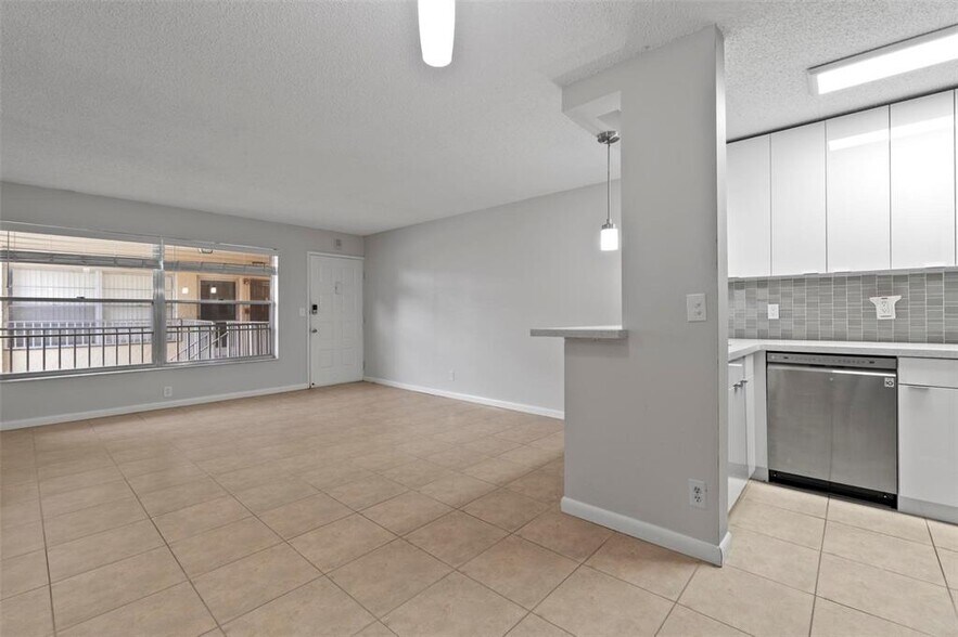 Building Photo - 3586 N University Dr