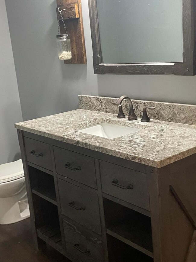 Building Photo - 13356 Vicarage Dr