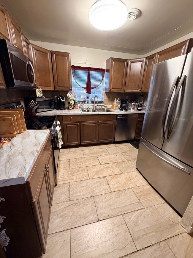 Building Photo - 839 Ave S NE