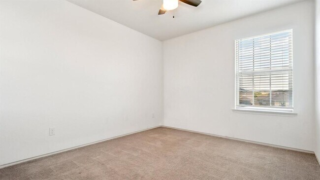 Building Photo - 141 Miracle Dr
