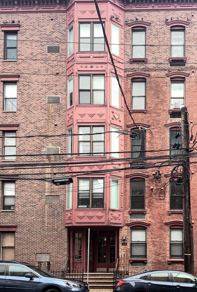 Building Photo - 101 Willow Ave