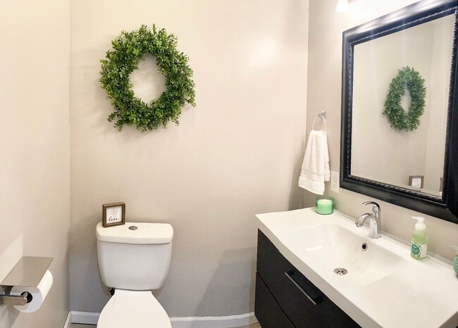 Building Photo - Stylish 2 Bedroom, 1.5 Bath Home with Vintage Charm + Modern Upgrades