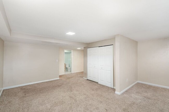 Building Photo - 10701 Houck Dr
