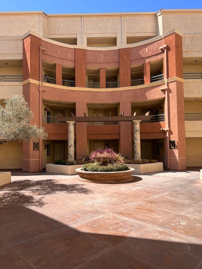 Building Photo - Fully furnished (Short Term Available) / G...