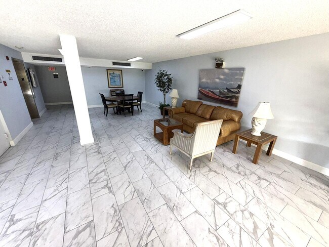 Building Photo - 733 SE 1st Way