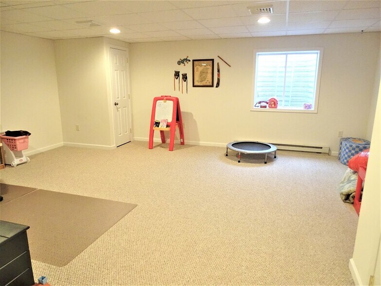 Building Photo - 64 Bethlehem Ln