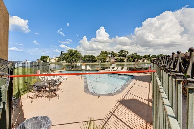 Building Photo - 12600 Melville Dr