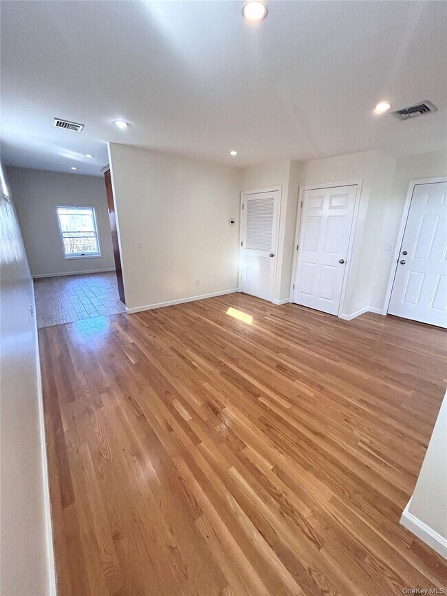 Building Photo - 32 Main St