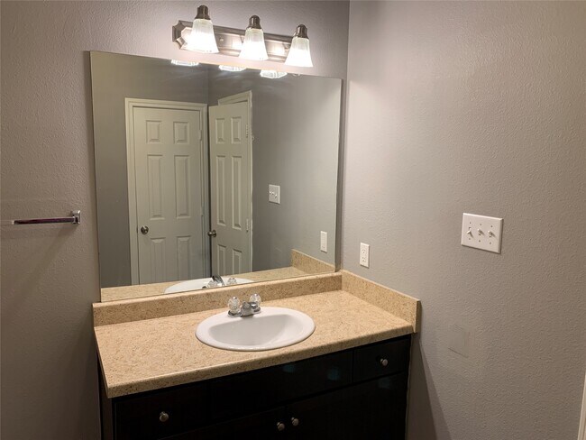 Building Photo - 17038 Wilthorne Gardens Ct