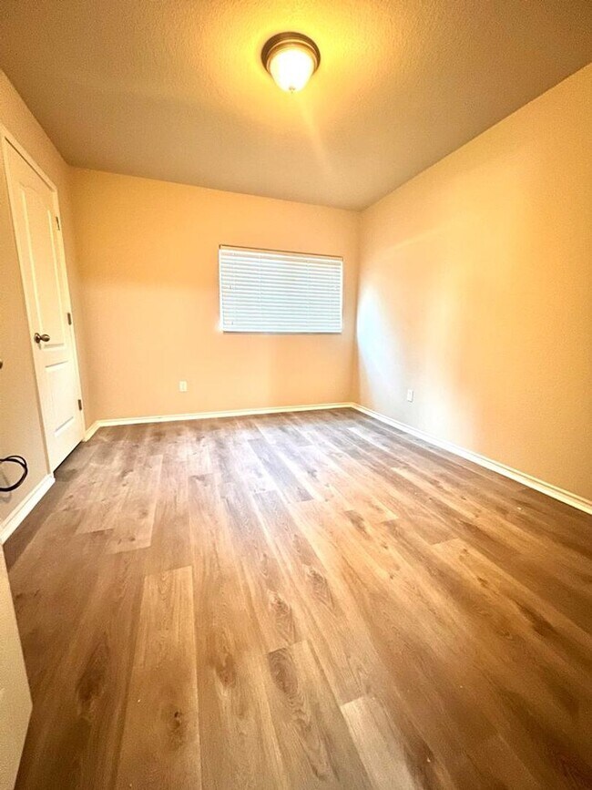 Building Photo - House For Lease Pflugerville