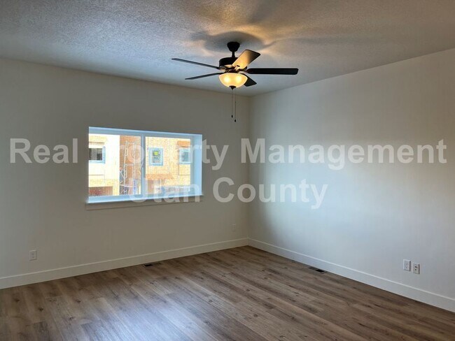 Building Photo - 606 E 340 S