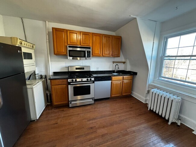 Building Photo - Serene Splendor in Mt. Pleasant: Stylish 1BR, 1BA Haven