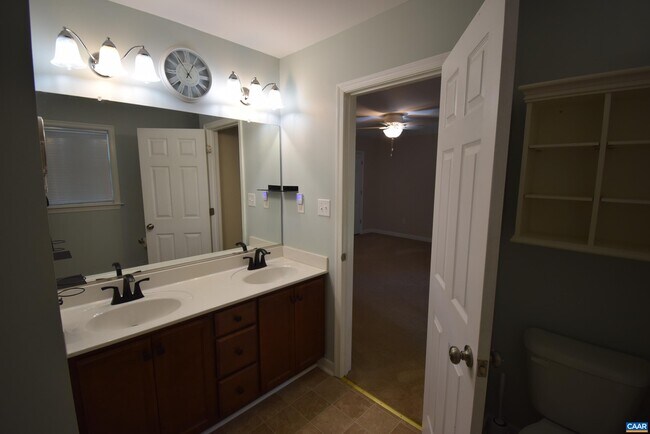 Building Photo - 41 Woodlawn Dr