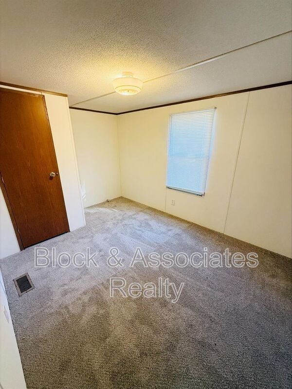 Building Photo - 1066 Worthville Rd