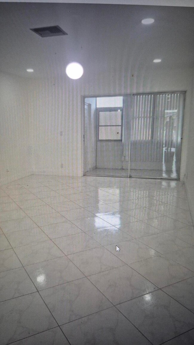 Building Photo - 2665 Dudley Dr W