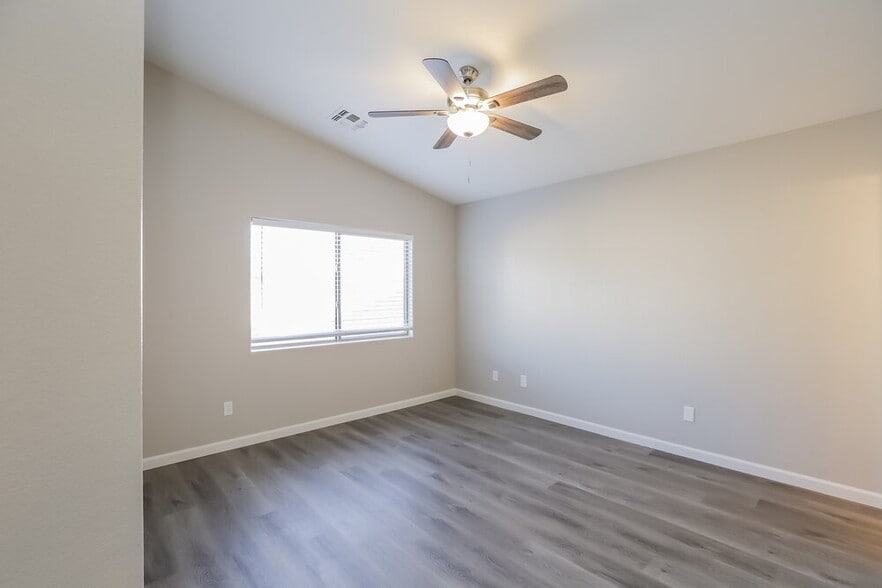 Building Photo - 2838 S 64th Dr